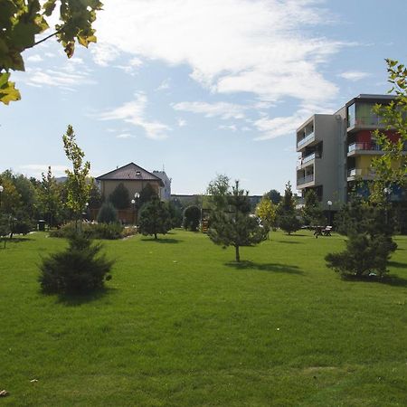 Airport Residence - Apartment Across From Otopeni Airport Extérieur photo