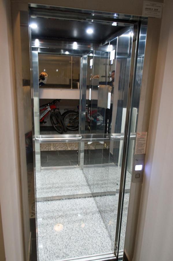 Airport Residence - Apartment Across From Otopeni Airport Extérieur photo