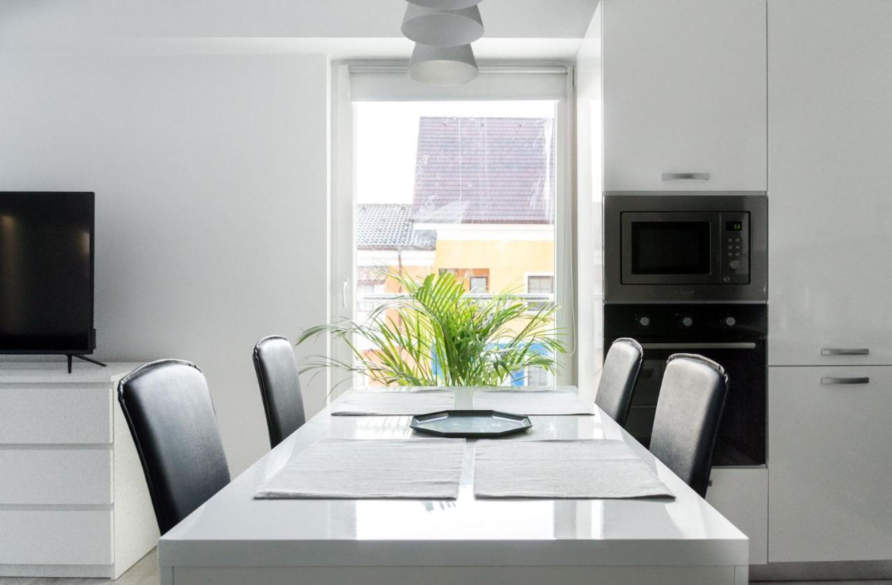 Airport Residence - Apartment Across From Otopeni Airport Extérieur photo